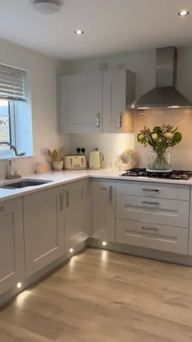 Kitchen love 🤍  #Home #homedecor #newbuildhome #homestyling #newbuild #neutral #neutralaesthetic #neutrals #neutralstyle #neutraldecor #neutralhome #kitchen #kitchendesign #kitchendecor #kitchendecorideas #kitchenstyle #shakerkitchen 