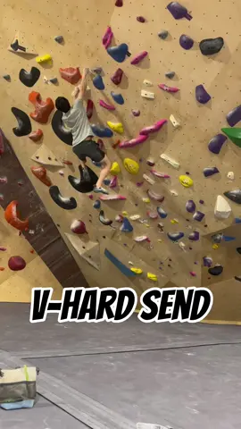 People are always quick to doubt that Noah sends V11+ tags because he makes it look wayyy easier than it is. #fyp #bouldering #climbtok #climbing 