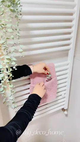 🌟TIPS DOBLAR TOALLAS🌟 📌Guárdalo si te ha sido útil para verlo siempre que lo necesites 😜 ¿Usas alguna de estas ideas para doblar tus toallas? te leo en comentarios ⤵️Os comparto estos tips/hacks para doblar nuestras toallas consiguiendo que ocupen mucho menos espacio y queden bonitas, espero os sirvan 😜#foryou #parati #TIPS #ordenatuhogar 