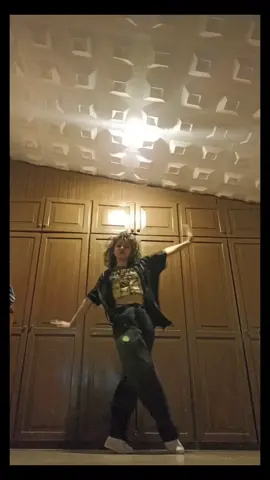 Respuesta a @gabialeja769  corto pero humilde 👉🏻👈🏻 #fyp #lisa #tomboy #blackpink #lisadance #dance #kpop 