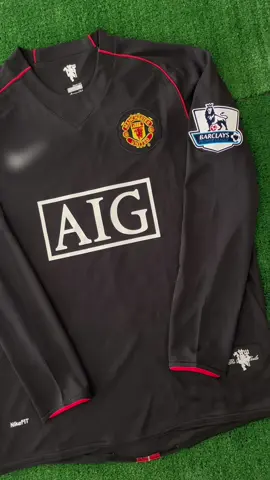 Manchester United 2008 🔴 Jersey con el que los Red Devils ganaron la Premier League y la Champions league. Este y mas jerseys disponibles en nuestro Instagram: Worldy Jerseys. #kit #jersey #futbol #retro #cr7 #cristianoronaldo #manchesterunited #PremierLeague #championsleague 