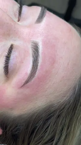 That little something that change everything 🤌🏽. #maquillagepermanent #permanentmakeup #permanentbrows #maquillagepermanentsourcils #sourcils #brows #eyebrows #permanenteyebrows #pmu #pmuartist #pmubrows #beauty #spring #printemps #southshoremtl 