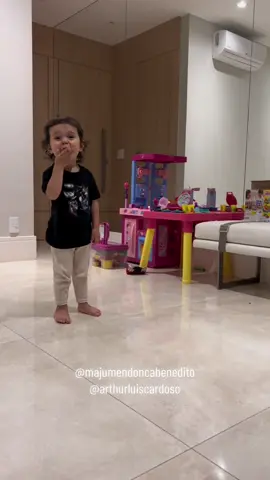 Nossos momentos, antes de dormir. Lulu brinca de massa com a mamãe, de  “esconder” com o papai. Que delicia! ✨❤️ #lulu #lulumendonca #bebestiktoks #babiesoftiktok #amor 