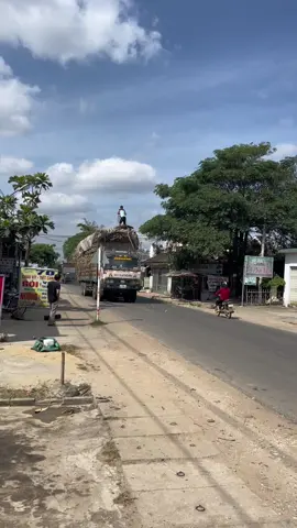 Đứt hết dây điện rồi a xe mía ơi