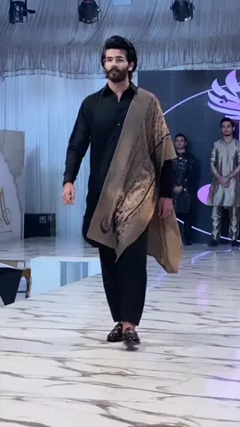 🍌khichsu?💸🔱♥️ #darrwaiish #fashiontiktok #fashionshow #desi #desioutfit #looksinspiration #black #shalwarkameez #manto #wearmanto #shawlstyle 