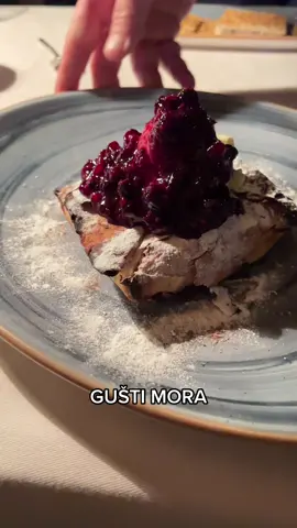 Pita sa višnjama u restoranu Gušti mora  #tiktoksrbija #paqito #gdenarucak #beograd #pitasavišnjama #restoran 