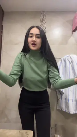 QUE HAGO ENSERIO, tengo la cena a las 8! 🤌🏼 #OOTD #grwm #grwmoutfit #dinnerootd #fancyootd #quemepongo #whatdoiwear #outfitdeldia 