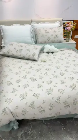 mùa hè đến rồi trải những bộ chăn ga hoa lá cho căn phòng nó mát mẻ nha các tình iuuu #nhaxinh668 #xuhuong #TikTokGiaiTri #muataitiktok #fashion #homedecor #bedroom #phongnguxinh #changagoidem #drap #Home 