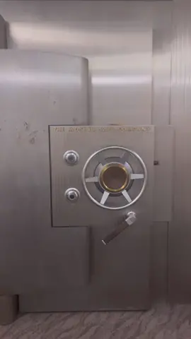 Exploring a closed bank! #fyp #shorts #vault #bankvault #closed #safedepositbox #vaultroom #cool #missionimpossible #wow #foryoupage #foryou 
