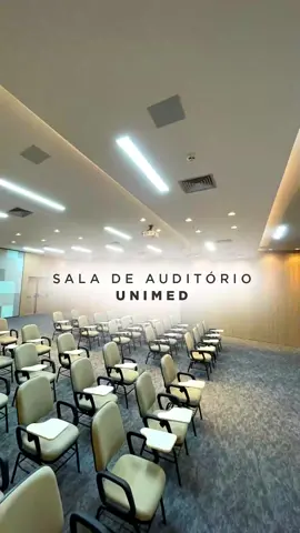 Iluminação e audiovisual são elementos indispensáveis para que eventos corporativos tenham sucesso. Desde uma simples reunião com equipes a palestras, garantir que o público veja e escute com conforto, são essenciais para que a experiência seja positiva. Nesse projeto executado por nós, esse auditório da Unimed conta com automação e itens de qualidade para que as sessões realizadas ali sejam um verdadeiro sucesso. Garanta isso para a sua empresa também e projeto. Faça o seu contato coloque os ambientes em uma nova frequência, em alta definição. Definyx. Sua vida em alta definição 📌 Rua Couto Magalhães, 322 📲 (16) 3967-3787 📧 projetos@definyx.com.br Empresa do Grupo @guitarmusicshop #ribeiraopreto #definyx #altadefinicao #monitoraudio #caixasembutidas #audio #automacao #curtaemaltadefinicao 