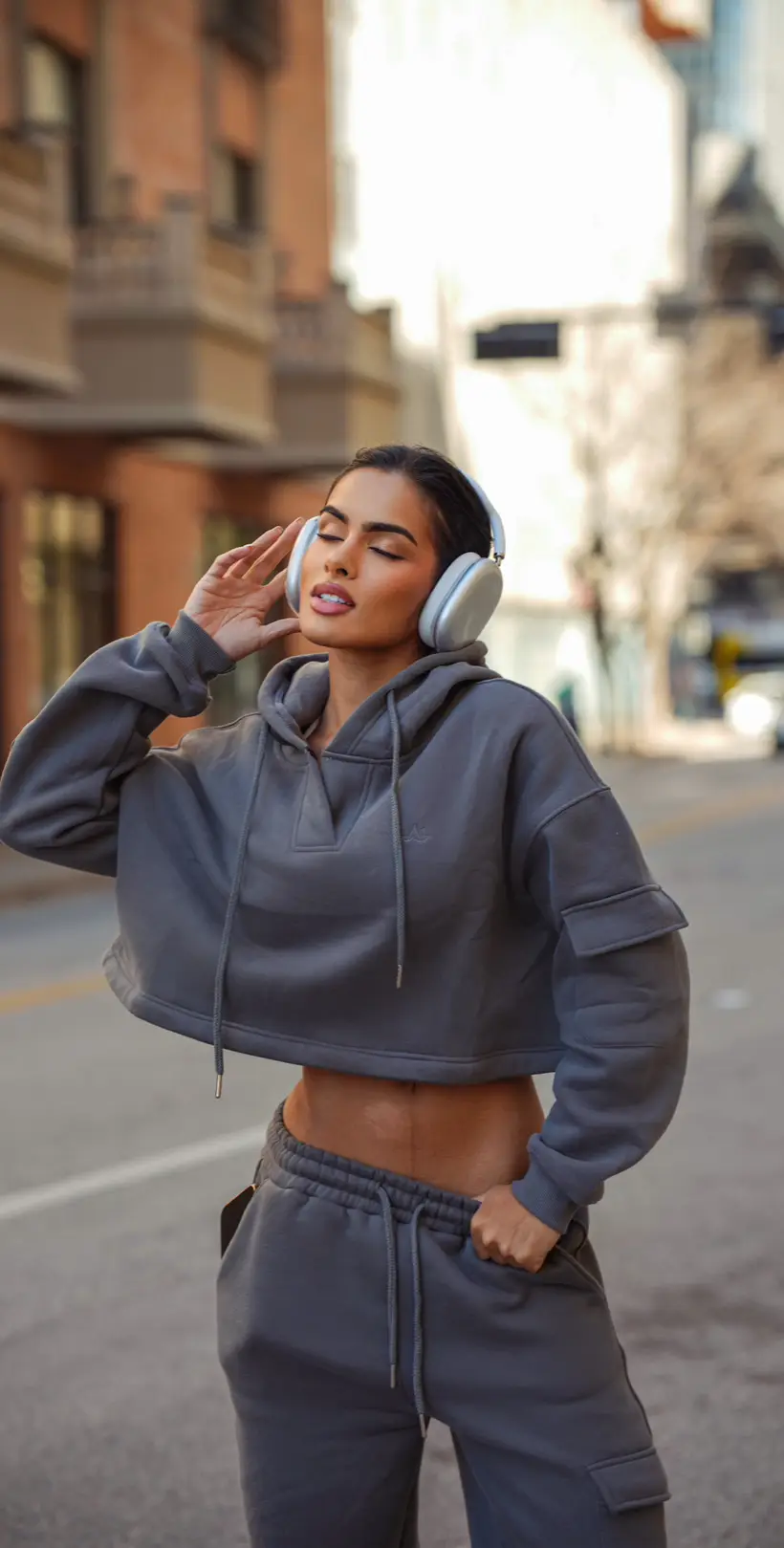 Once I put on my headphones, my life becomes a music video 😎🎧 wearing @aqillaapparel 