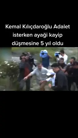 Kemal Kılıçdaroğlu Adalet isterken ayaği kayip düşmesine 5 yıl oldu #kemalkılıçdaroğlu #sosyalmedya #receptayyiperdogan #keşfetteyizzz #keşfet 