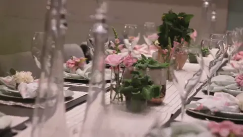 16/03/2022 Um ano do nosso “pra sempre” 🤍👰🏻‍♀️ . . . #casamento #DecoraçãoRomântica #CasamentoSimples #IdeiasParaFestas #bodasdepapel #aniversariodecasamento #jantardecasamento