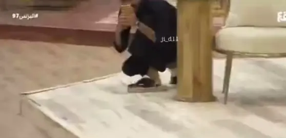 رياكشن عامر منير: يصور بجواله ‏ ⁧‫#البزنس97‬⁩ | #البزنس  | #عامر_بن_منير 