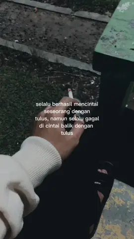 Lagi lagi nt, kapan yah bisa dicintai tulus seseorang ;(