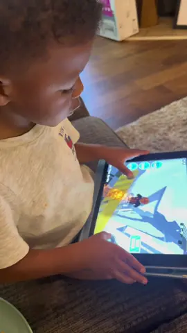 He taught himself how to play video games at 2 lol #roblox #robloxtiktok #videogames #ipad #gaming #toddlersoftiktok 