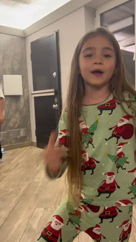 Senza mignolo ora 😂