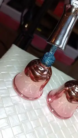 Esmalte refletivo da MISS SÔNIA 😍 só aqui na Lilian's, corre para nossa unidade mais próxima 🥰 #esmalteemgel #nails💅 #Perfumaria #esmalterefletivo 