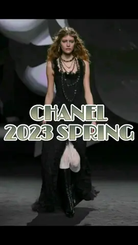 Chanel for spring season .  #chanel #brand #fashionshow #clothingbrand #spring#model #classic