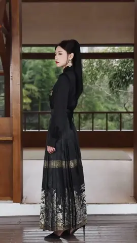 Elegant modern hanfu 🖤#hanfu #hanfu汉服 #hanfugirl #hanfuchinese #hanfustyle #hanfutiktok #beauty #elegant #汉服 #汉服小姐姐 #chinesefashion #ancientchina #mamian #hánphục #ฮั่นฝู #ฮั่นฝู汉服 