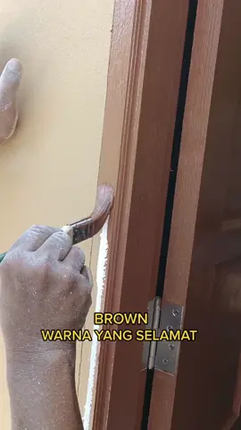 Klau cat pintu warna gelap macam ni antara warna kegemaran tukang cat.. #alhamdulillah #InspirasiCatRumah #tipspainting #rpdpainting #tukangcatkotabharukelantan #ByPainters 