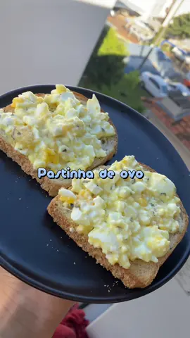 Pastinha de ovo para variar no seu pão com ovo no cafe da manhã. Só cozinhar os ovos e misturar com uma colher de requeijao light ou creme de ricota light. Tempere como quiser ❤️ #pastadeovo #maionesecaseira #maionesefit #cafedamanha 