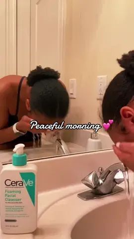 Spend a peaceful morning with me 🥰 #peacefulmorning #skincareroutine #morningroutine #soycandle #fiveminutejournal #goodvibes #blackgirlcontentcreator 