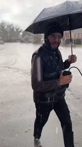This is so cool 😂 i didnt know these existed lol and the umbrella is very good too 