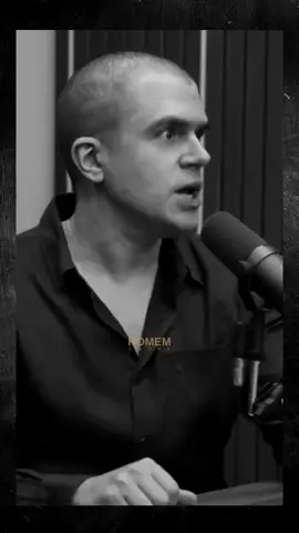 Quando nos comprometemos a mudar nossas ações e comportamentos prejudiciais, estamos demonstrando que estamos genuinamente arrependidos e dispostos a fazer as coisas de maneira diferente. Mas mudar comportamentos não é fácil. Requer muita reflexão e esforço. Devemos estar dispostos a olhar para nossas ações passadas com honestidade e reconhecer onde podemos fazer melhor. Devemos estar dispostos a ouvir os outros e considerar seus sentimentos e perspectivas. E, o mais importante, devemos estar dispostos a agir de acordo com nossos novos valores e princípios. Claro, mudar de comportamento não significa que nunca mais cometeremos erros. Ainda é possível cometer erros mesmo após ter mudado seu comportamento. Mas se continuarmos a nos esforçar e a ser honestos e abertos sobre nossas ações, podemos continuar a crescer e evoluir. Video: @Fodcast Oficial @Pedro Calabrez  . . . . . . . . . . #autoconhecimento #desenvolvimento #desenvolvimentopessoal #reflexão #reflexao #sucesso #foco #motivacao #motivação #frases