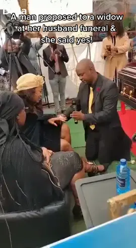 A man proposed to a widow at her husband funeral & she said yes!😳😳😱
