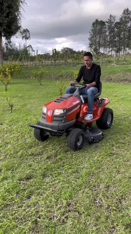 Husqvarna TS142 de 19HP🇸🇪🇪🇨🇸🇪🇪🇨😏🤙🏽 #husqvarna #robot #cortacesped #quito_ecuador🇪🇨 #serviciotecnico #ecuador🇪🇨 #stihl #fypシ #jhondeere #garantia #repuestos #viral #fypシ 