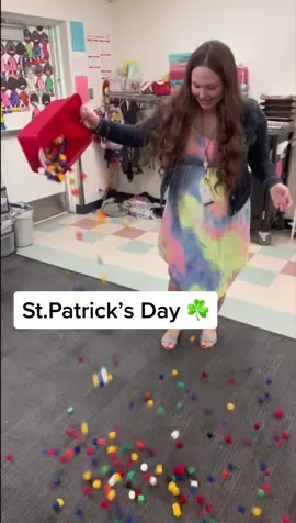 Happy St.Patrick’s Day ☘️ & yes, my classroom has color! #kindergartenteacher #kindergarten #firstyearteacher #teachersoftiktok #stpatricksday #stpatricksdayactivities 