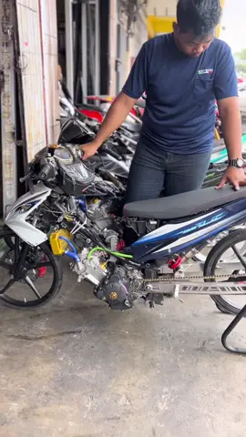 mesin raya🤭🫣                                                  #fyp #fyppppppppppppppppppppppp #fypage #jbstyle #rempitontiktok #xyzbca #trending #rempit #malamraya #rempitnextlevel #matrepmotordrone🚀 #lcv1 #lcv1malaysia #lvmalaysia