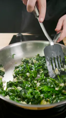 Spinach Side Dish 🥬 #spinach #veganrecipes  #sidedish #vegetarian #vegan  🏴󠁧󠁢󠁥󠁮󠁧󠁿Ingredients: 1-2 onions A little olive oil 300g spinach A little nutmeg A little salt ⬇️ ⬇️ 🇪🇦Guarnición de espinacas 🥬 Ingredientes: 1-2 cebollas Un poco de aceite de oliva 300 g de espinacas Un poco de nuez moscada Un poco de sal ⬇️ ⬇️ 🇫🇷Plat d'accompagnement aux épinards 🥬 Ingrédients : 1-2 oignons Un peu d'huile d'olive 300g d'épinards Un peu de noix de muscade Un peu de sel ⬇️ ⬇️ 🇩🇪Spinat-Beilage 🥬 Zutaten: 1-2 Zwiebeln Ein wenig Olivenöl 300 g Spinat Ein wenig Muskatnuss Ein wenig Salz ⬇️ ⬇️ 🇮🇹Contorno di spinaci 🥬 Ingredienti: 1-2 cipolle Un po' di olio d'oliva 300 g di spinaci Un po' di noce moscata Un po' di sale