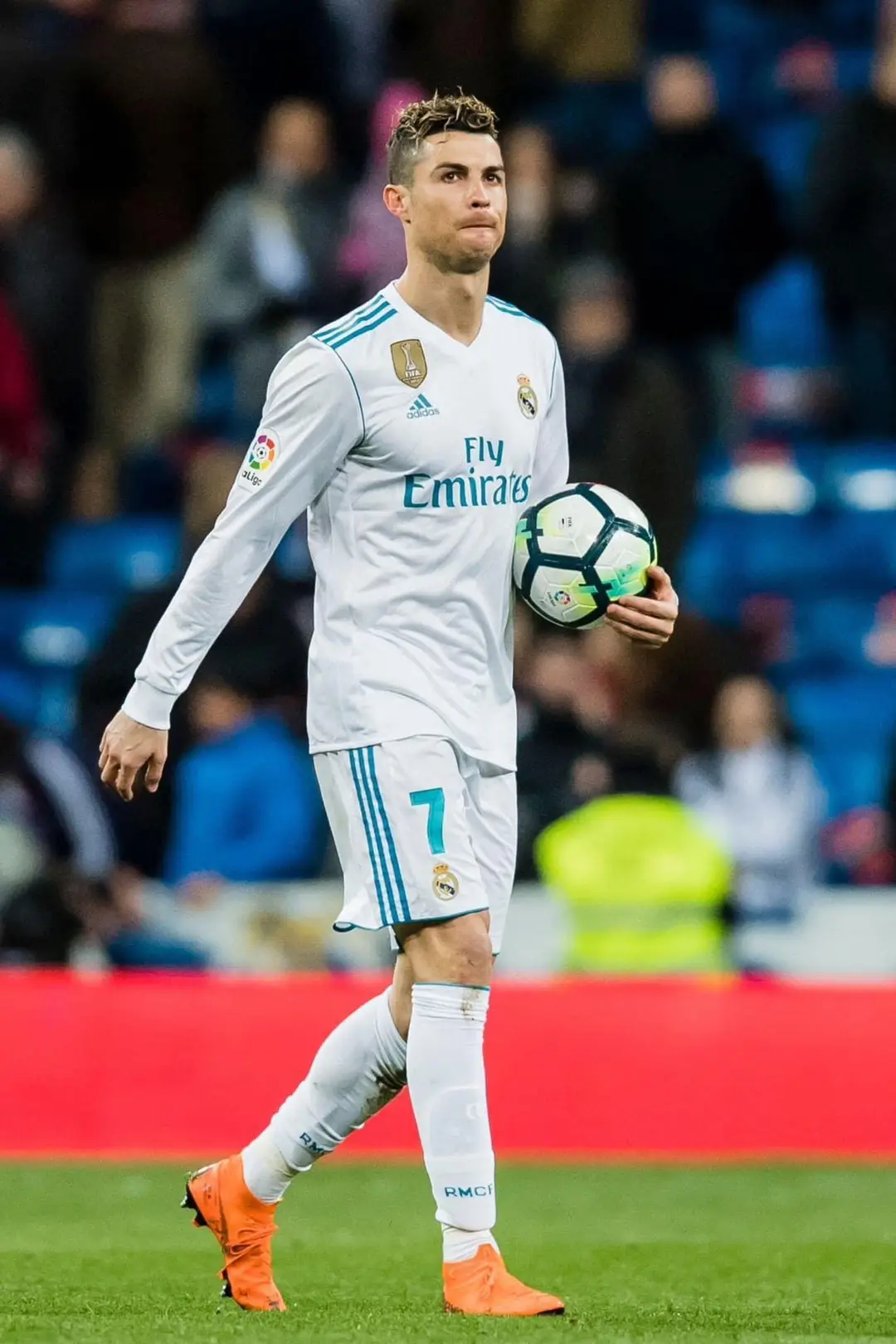 កាលពី 5 ឆ្នាំមុន ថ្ងៃនេះ Cristiano Ronaldo ស៊ុតបាន Hat-trick ចុងក្រោយរបស់គាត់សម្រាប់ Real Madrid ។  🤍 ⚽🐐 ជំនាន់​នោះ​គ្រាន់​តែ​ឃើញ​សក់​ក៏​ក្រុម​ខ្លះ​ខ្លាច​រអា​ដែរ​🥰🥹 ______________________________