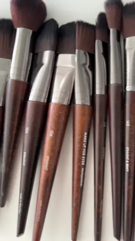 My favorite makeup brushes @makeupforevermiddleeast  #makeup #makeupbrush #makeupartist #glam #beauty #fashion #trend #viral #fyp 
