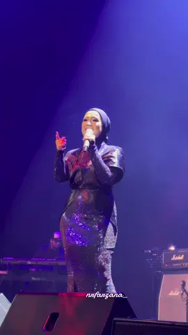 KAK NINI, YOU NAILED IT❤️‍🔥❤️‍🔥 @erniezakriez #erniezakri #konsertpatahhati #zianazain #putusterpaksa #madahberhelah #anggapanmu #brokenheart 