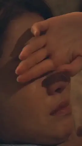 Ketika Kau Lelah, Berhentilah Dulu. Beri Ruang.. Beri Waktu.. Sebelum Kembali Membohongi Diri 😢 #fyp #fypシ #justforfun #foryou #sad #sadsong #sadvibes #runtuh #febyputri #liriklagu 