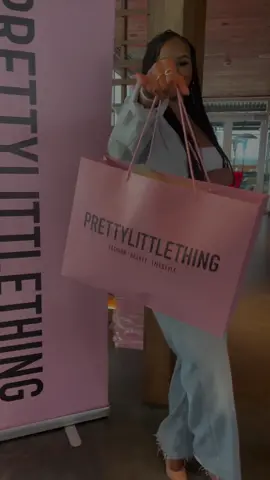 Come woth me to the Pretty Little Thing gifting suite in Atlanta Ga #PLT #PrettyLittleThing #GiftingSuite #Influencer #pltambassador #ATL #Soaceman #FYP #foryoupage 