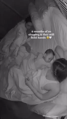🥹🤍 #Love #bedsharingfamily #cosleep #cosleeping #bedshare #cosleepingfamily #mom #momtok #MomsofTikTok #momlife #cosleeper  #bedsharingwithbaby #cosleepingdad 