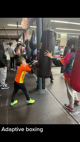 On todays episode of adaptive sports: Blake tries boxing! We love that they provide these opportunities for children with varying disabilities. He loves to just get to be a kid and try new things! #epilepsy #epilepsyawareness #servicedog #adaptiveathlete #adaptivesports #adaptiveboxing 