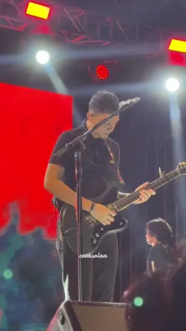 fangirlingnya kali ini ke mas iga dulu forever crush since 2009 🙏🏽🫠@barasuara besssttt!! ✨ #joyland #igamassardi #barasuara #joylandfestbali #joyland2023 