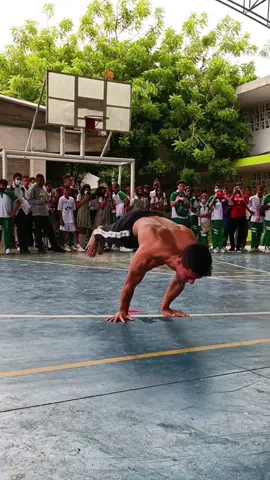 Can You flow on Planche ?😂😳✈️ rate it 🌍 being viral give  some ♥️🇨🇴 #calisthenics #performance #school #parati #viraltiktok #streetworkout #incredible 