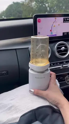 Supermamas, don’t stress the next time you’re on the road. Our Portable Milk Warmer will get your milk ready in a few taps and just 10 minutes of waiting!  #supermamalab #supermama #breastfeedingjourney #babymilk #milkwarmer #babylove 