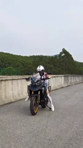 Cute girl❤️😂🖤#moto #motogirl #bikelover #bike #motocycle #motorbike #motolife #rider #foryoupage #fyp #fypシ 