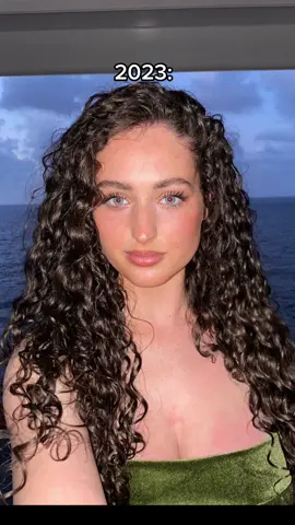 Goes frizzy either way tbh but curls fit the vibe #fakebody 