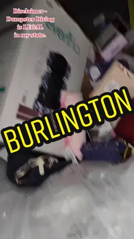 ALOT WAS EMPTY BOXES, BUT WE SAVED SOME STUFF! #DUMPSTERDIVER #DUMPSTERDIVING #WASTEFUL #DUMPSTERDIVINGMAMA #GROSS #WASTED #LAME #TRASHPANDA #SAD #DONATEDONTDUMP #SHAME 