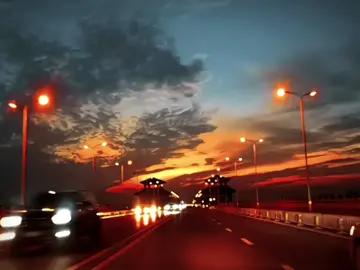 City traffic at night#scenery #beautiful #followthebeat #foryou #goodnight 