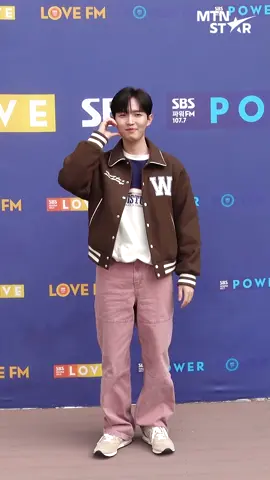 김재환(Kim Jae Hwan), 봄바람이 느껴지는 핑크 보이 🤗 [MTN 직캠] #김재환 #봄바람 #KimJaeHwan #머니투데이방송 #MTN #MTNSTAR