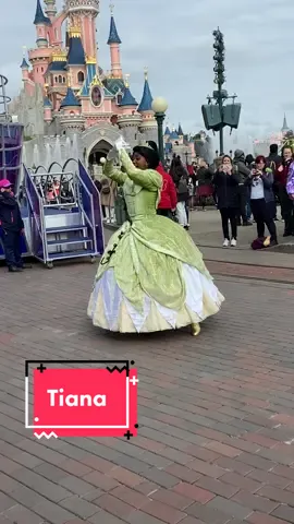 Tiana💚#dlp #disney #disneyland #disneylandparis #disneyparks #disneypersonnage #disneyshow #tiana #foryoupage 